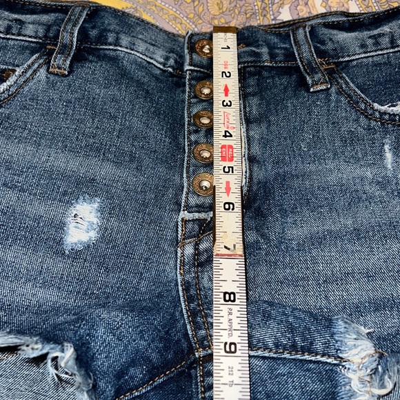 Free People Button Front Denim Cutoff Boyfriend Shorts Size 26 - Picture 9 of 9